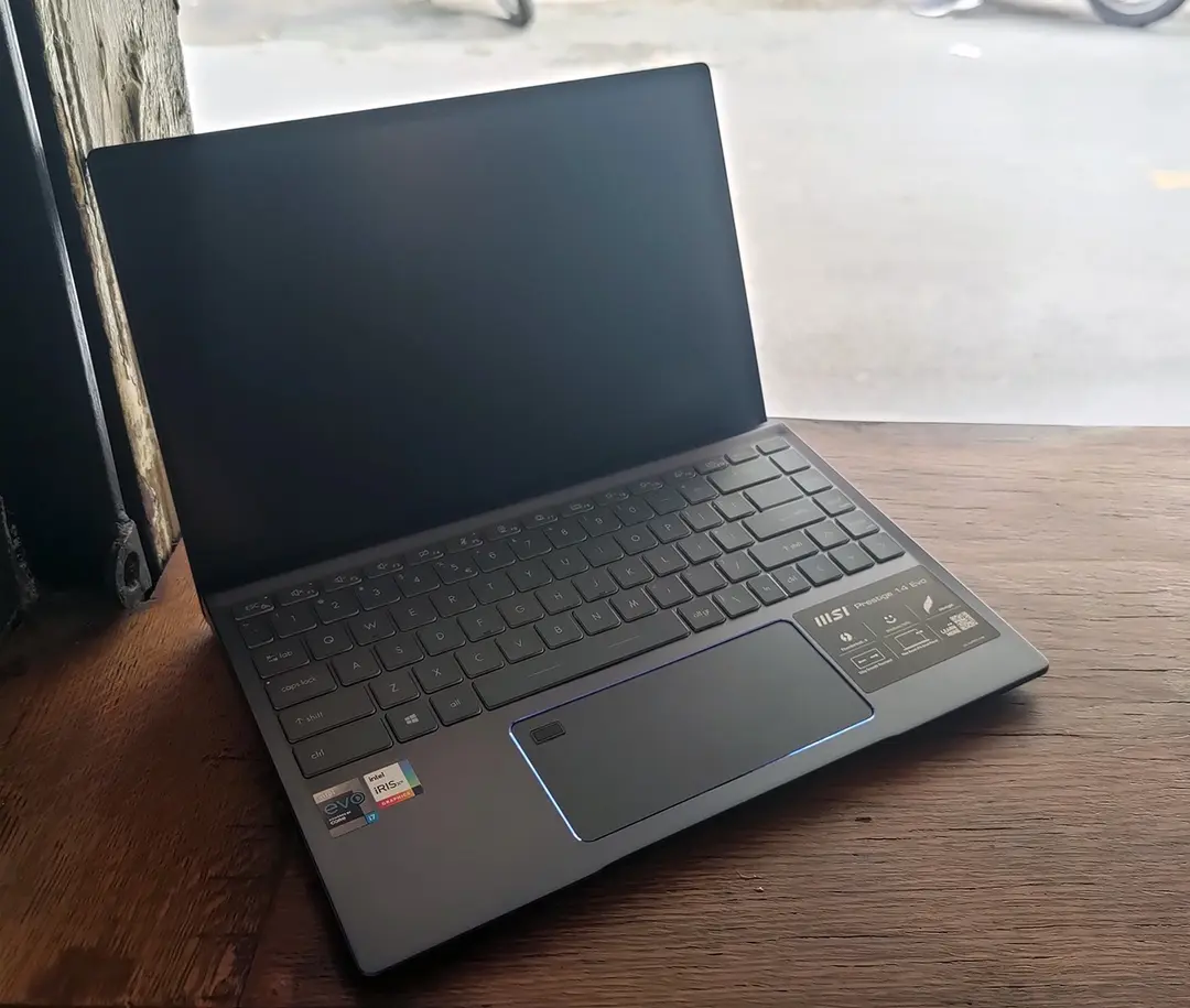 Laptop văn phòng chuẩn EVO mà chơi được cả game ?