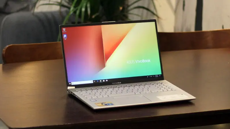 5 mẫu laptop giá rẻ bán chạy nhất nửa đầu