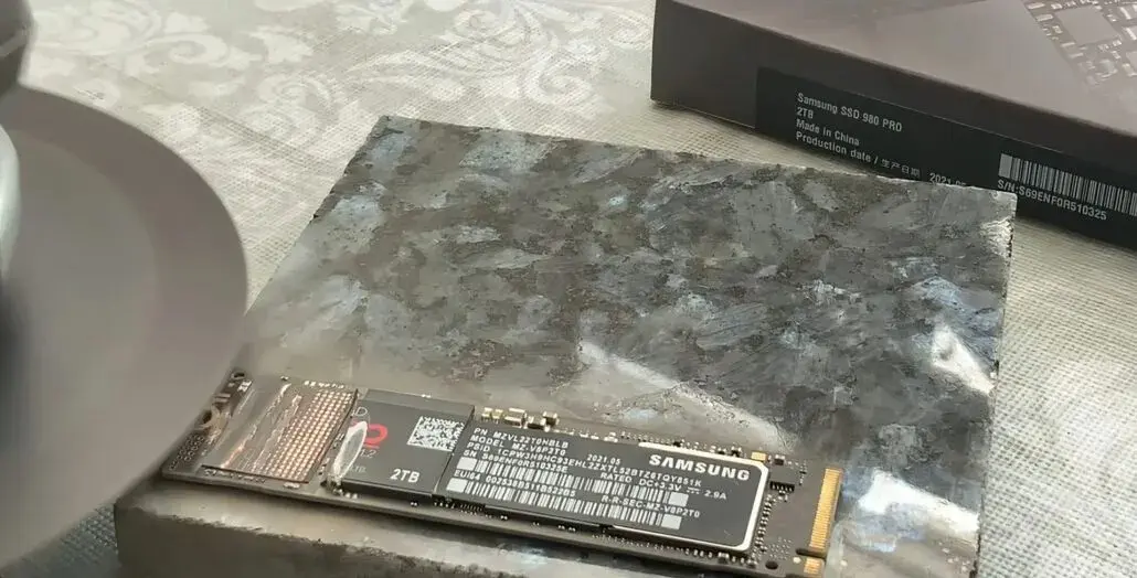 Samsung bày cách cho khách hàng đập ổ SSD 980 Pro để đổi bảo hành