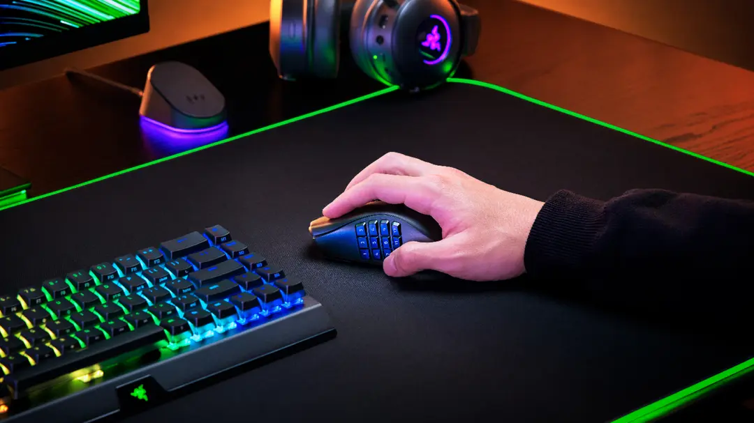 Razer Naga Pro V2 - Chú chuột dành cho game MMO