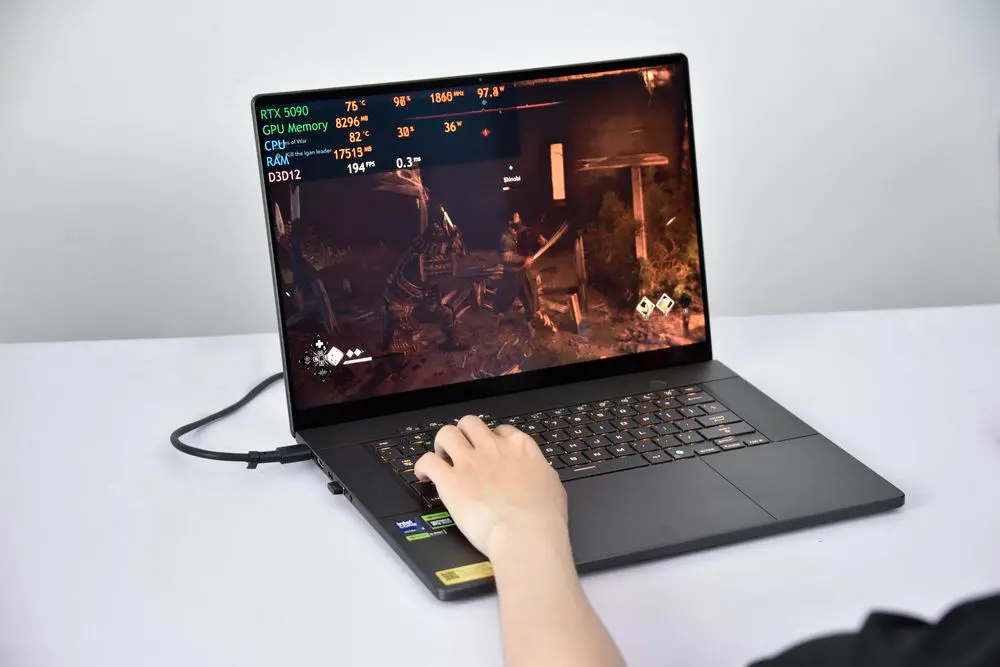 ROG ZEPHYRUS G16 LAPTOP GAMING AI 16 INCH MỎNG NHẸ MẠNH NHẤT VỚI RTX 50 SERIES CHÍNH THỨC RA MẮT
