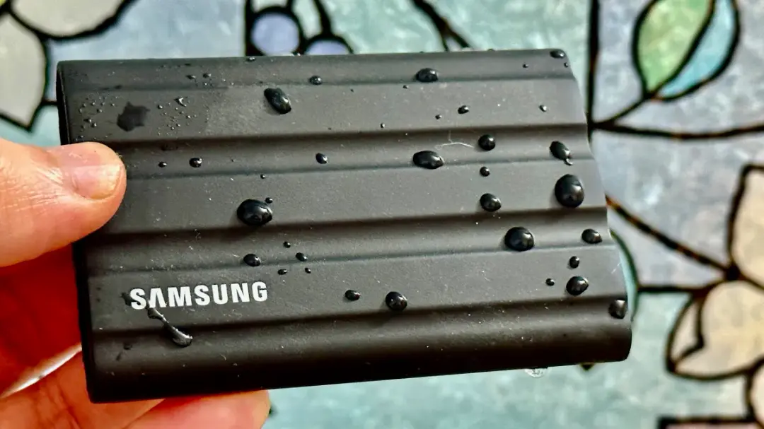 Ổ cứng Samsung T7 Shield khác gì so với phiên bản T7 tiêu chuẩn và T7 Touch