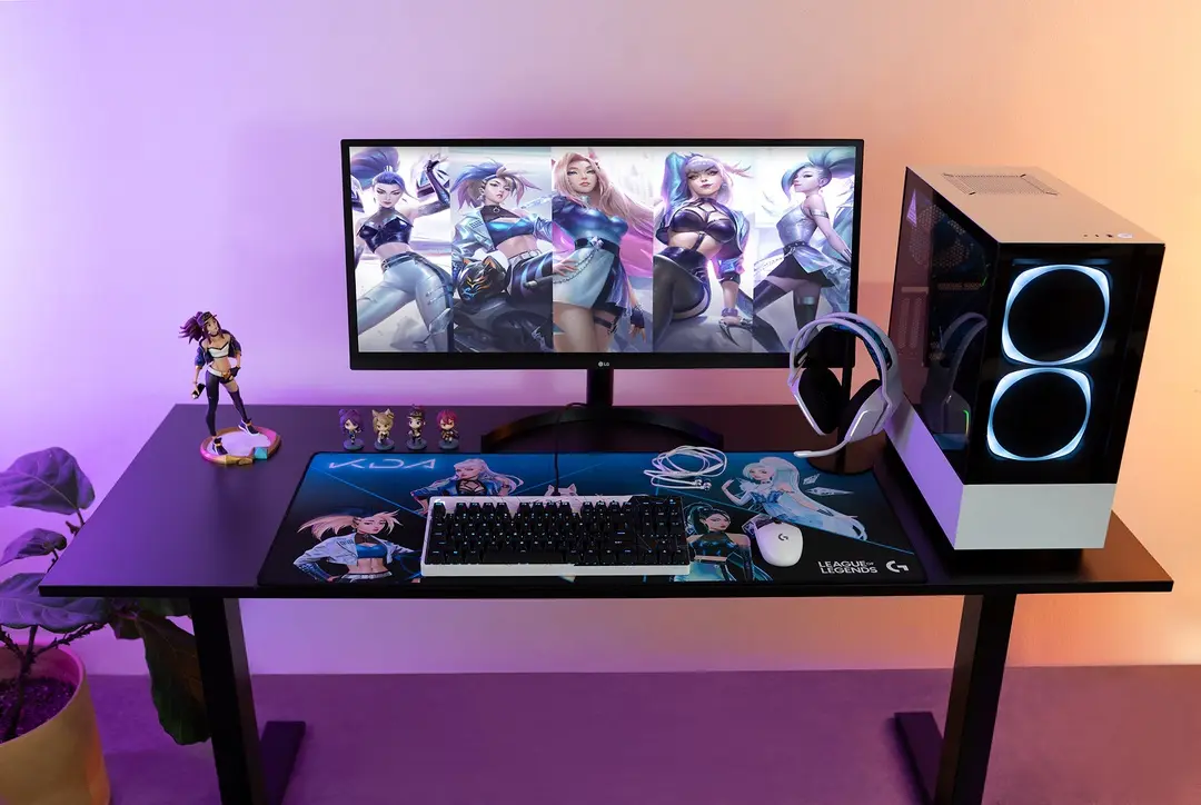 Mở hộp trọn bộ sản phẩm Logitech G K/DA, niềm ao ước của fan LMHT