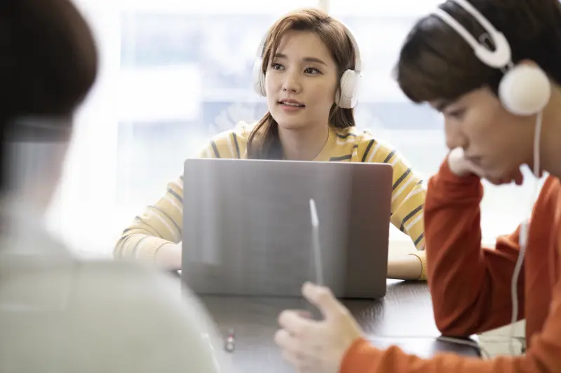 Laptop giá rẻ cho sinh viên mùa tựu trường siêu giảm giá