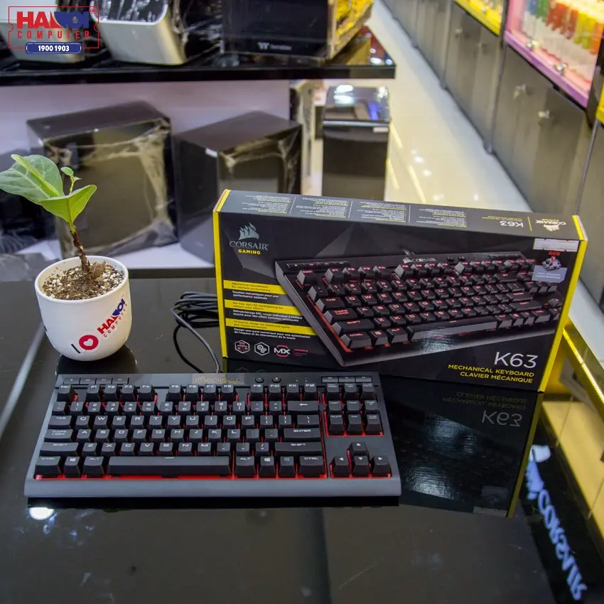 36154_keyboard_corsair_k63_compact_mechanical_cherry_mx_red_ch_9115020_na_03.jpg 4