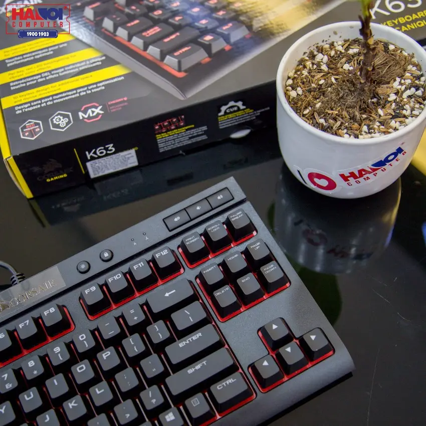 36154_keyboard_corsair_k63_compact_mechanical_cherry_mx_red_ch_9115020_na_04.jpg 5