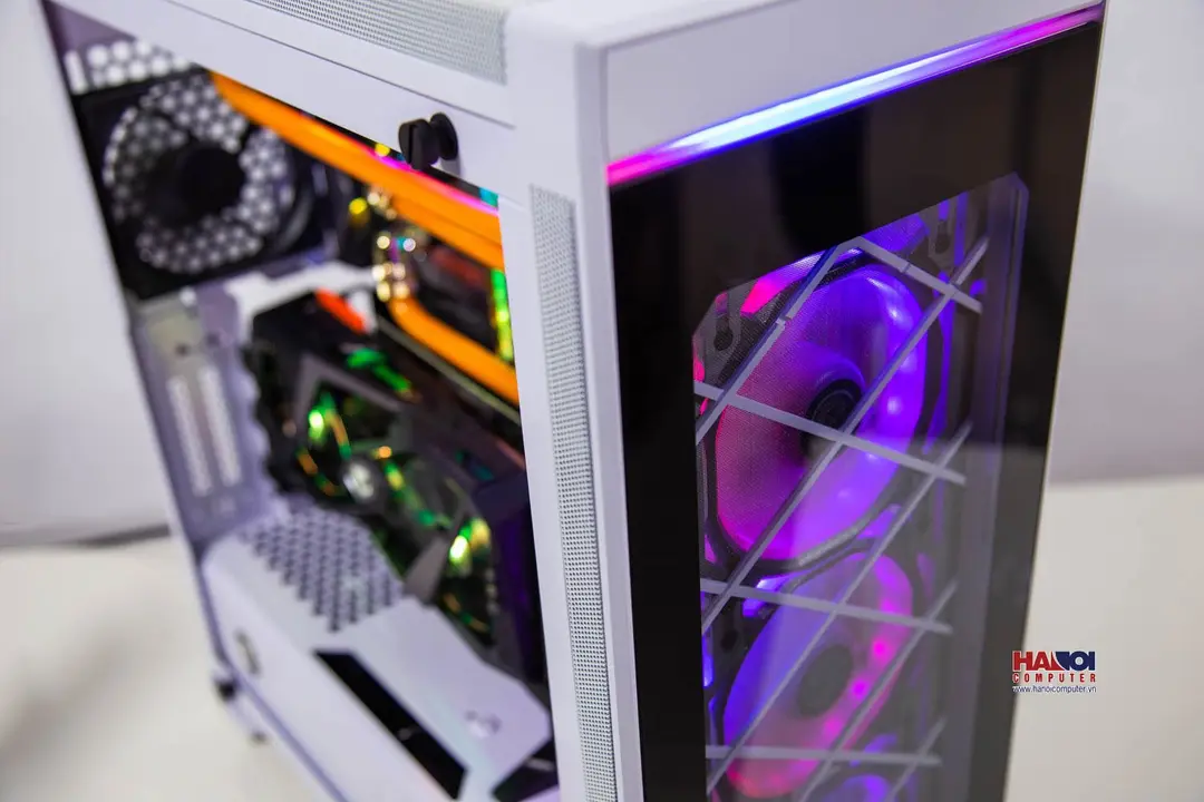 45129_modding_pc_lianli_pc_a550w_ht_35_luxury_royal_fire_7.jpg 6