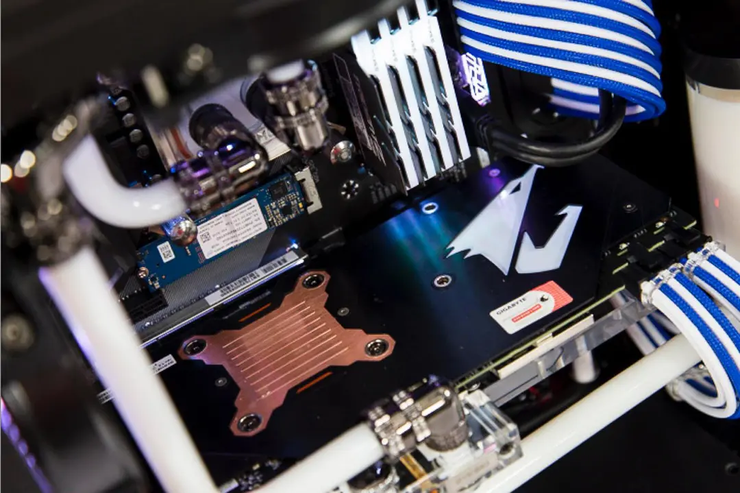 43690_modding_pc_corsair_570x_ht_25_5.jpg 4