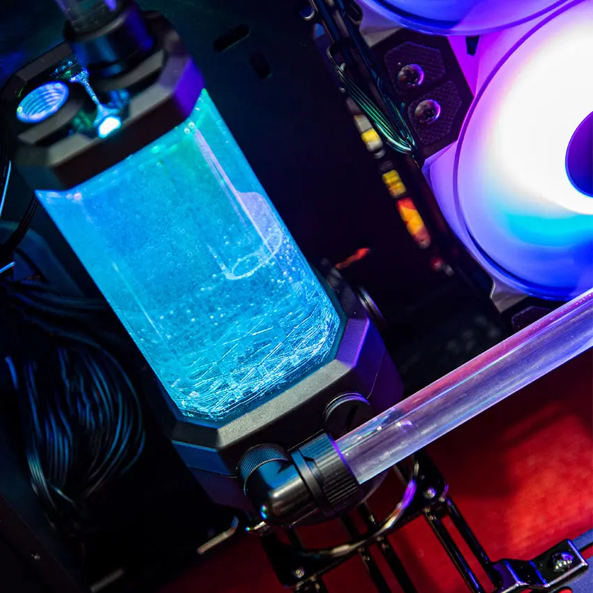 57669__0000_thermaltake_view_51_snow_edition_watercooling__5_.jpg 4