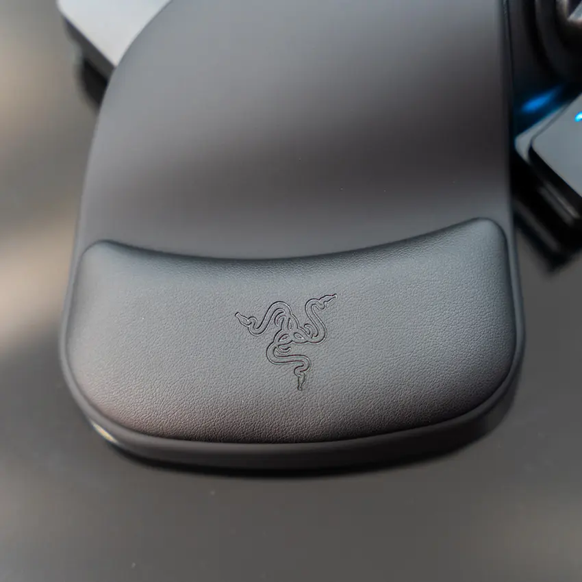 51138_ban_phim_razer_tartarus_pro_analog_optical_gaming_keypad_rgb_chroma_black_3.jpg 13