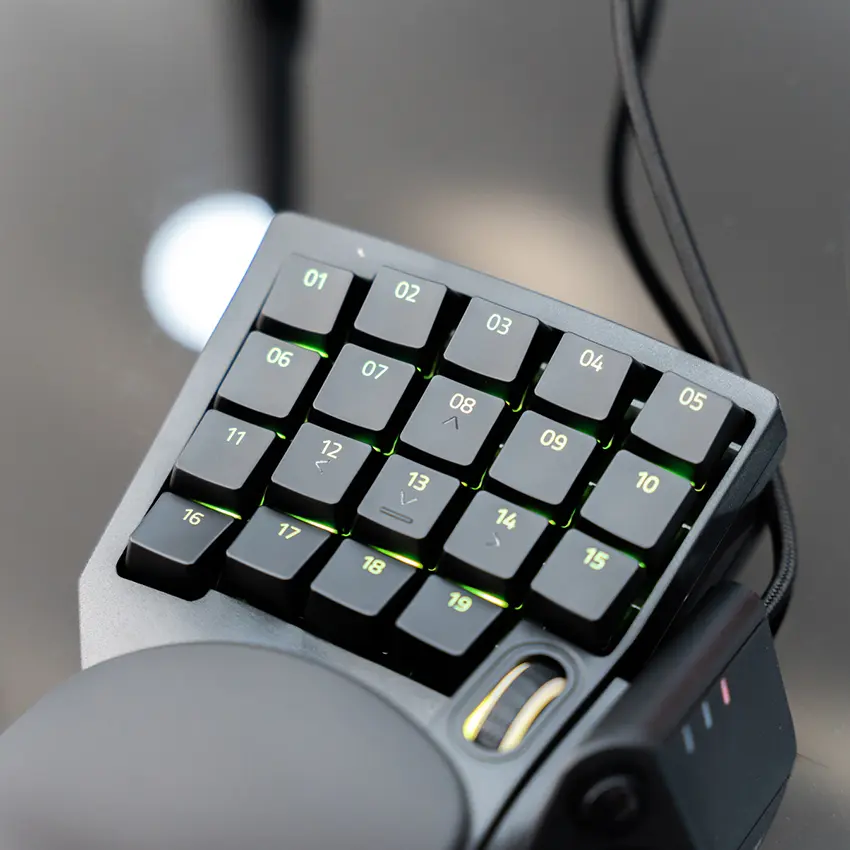 51138_ban_phim_razer_tartarus_pro_analog_optical_gaming_keypad_rgb_chroma_black_4.jpg 12
