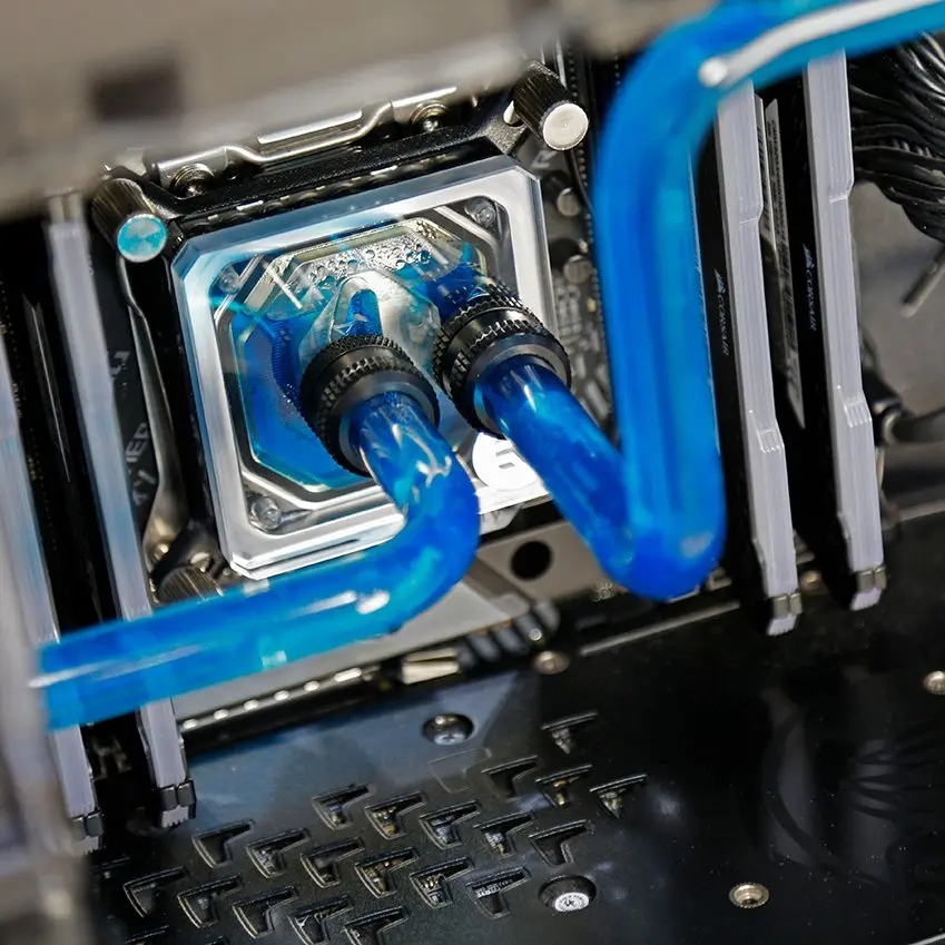51497_pc_modding_corsair678c_4.jpg 4
