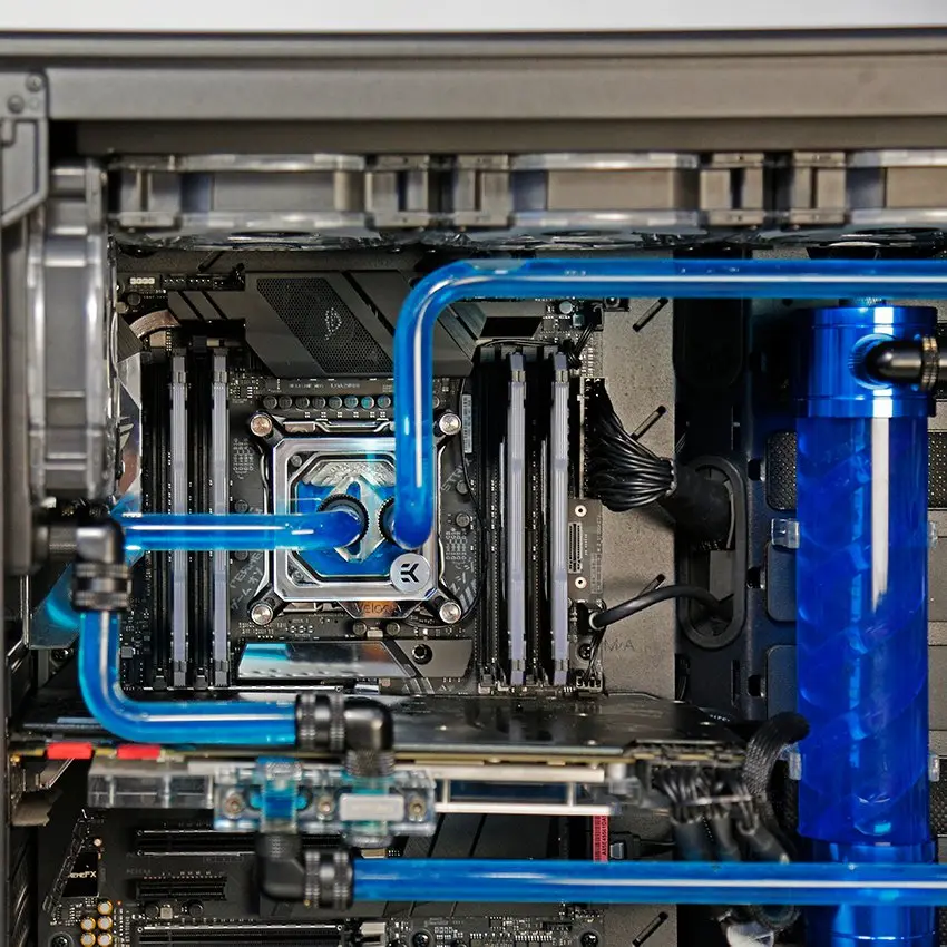 51497_pc_modding_corsair678c_6.jpg 6