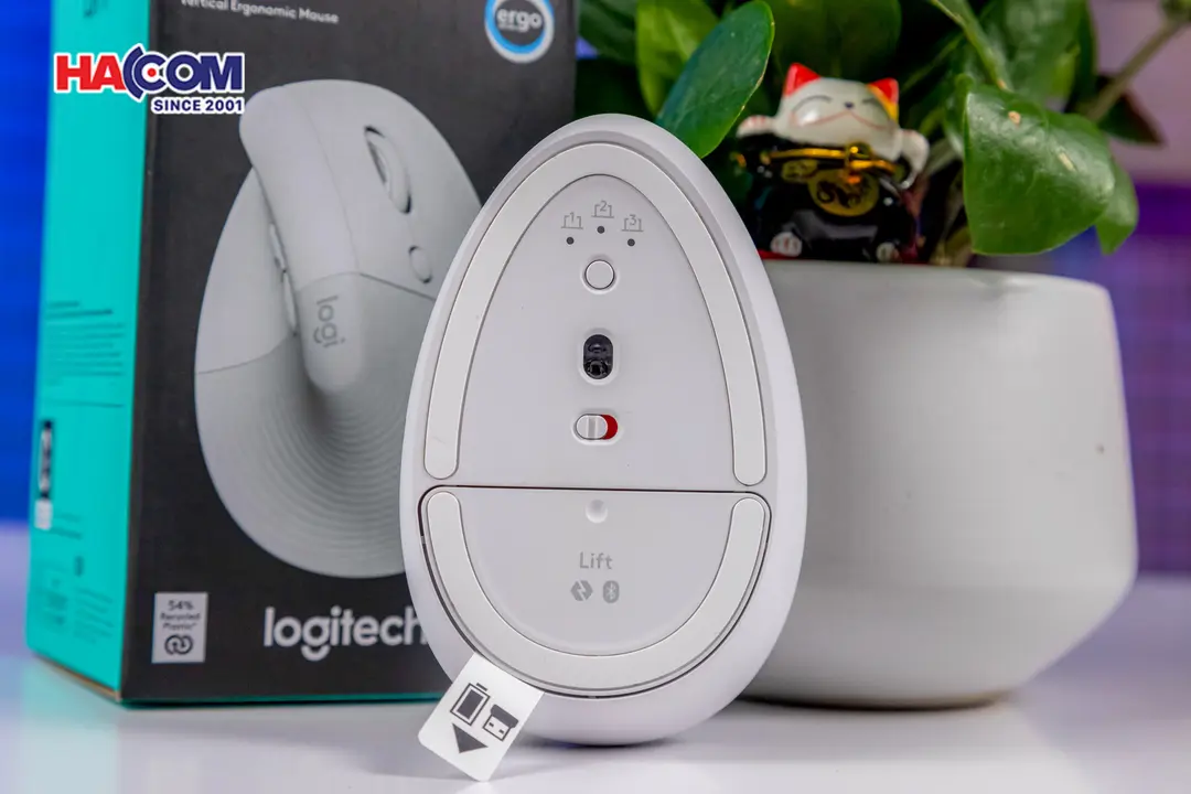 66862_chuot_khong_day_logitech_lift_vertical_ergonomic_pale_grey_usb_bluetooth_910_006480_07.JPG 11