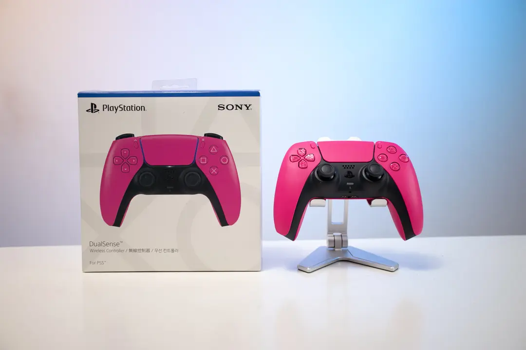67468_tay_cam_choi_game_sony_ps5_dualsense_nova_pink_01.jpg 4