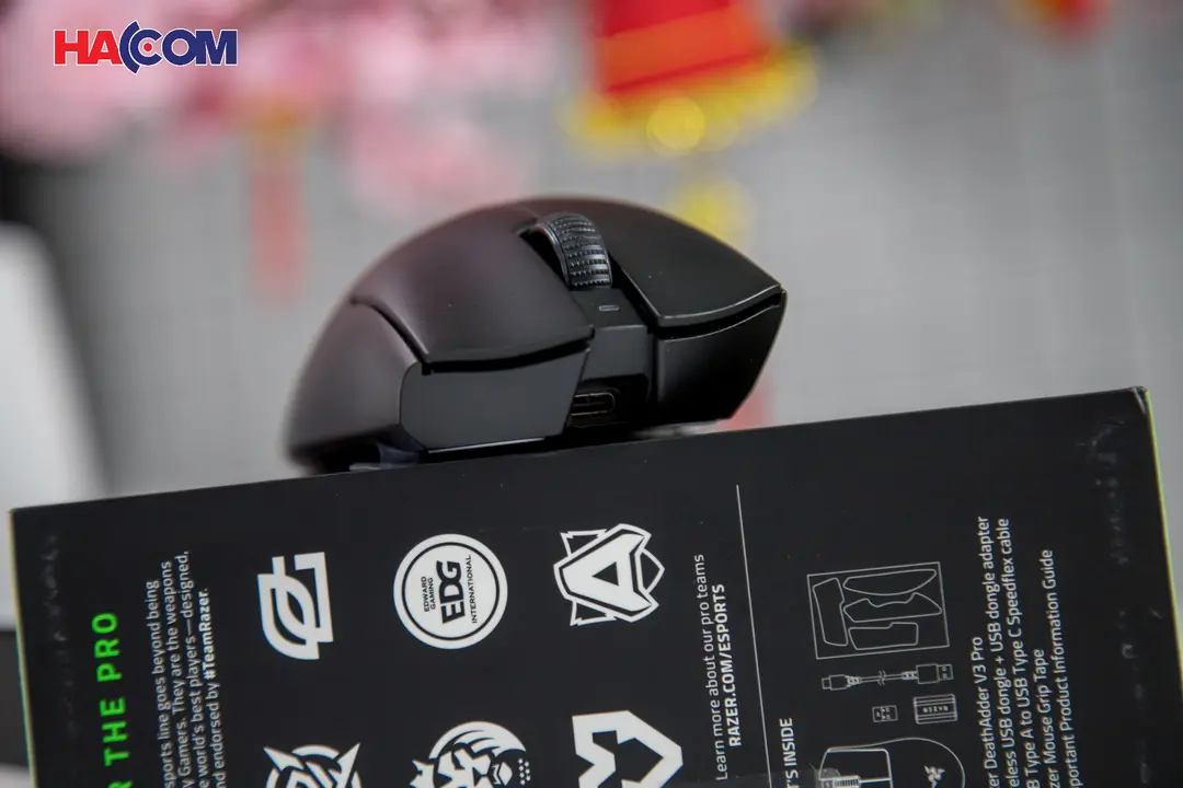 67663_chuot_game_khong_day_razer_deathadder_v3_pro_ergonomic_usb_rgb_rz01_04630100_r3a1_008.JPG 12