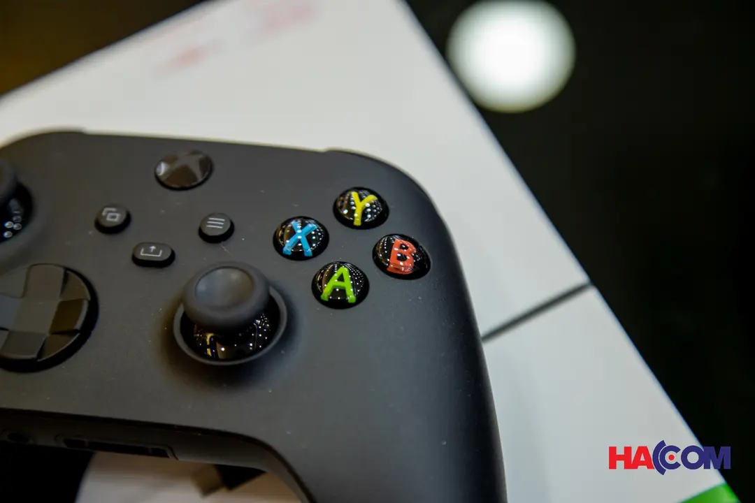 68137_tay_cam_choi_game_xbox_series_x_controller_carbon_black_usb_c_cable_mau_den_04.jpg 7