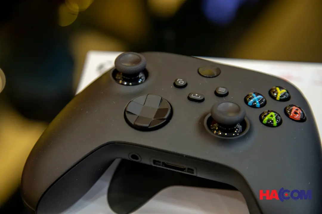68137_tay_cam_choi_game_xbox_series_x_controller_carbon_black_usb_c_cable_mau_den_05.jpg 8