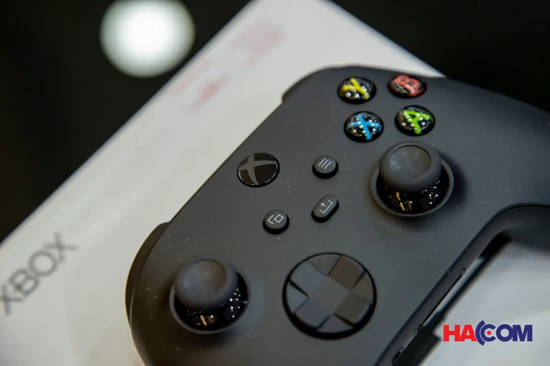 68137_tay_cam_choi_game_xbox_series_x_controller_carbon_black_usb_c_cable_mau_den_06.jpg 9