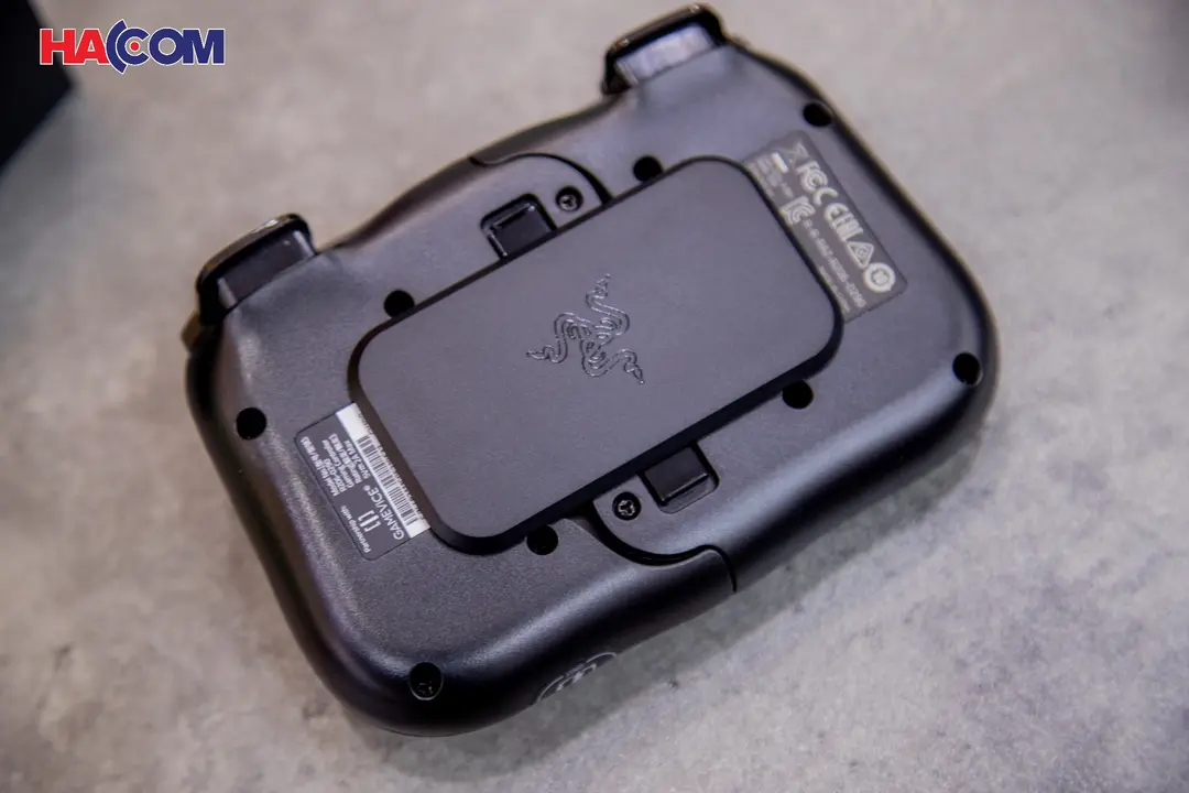 68671_tay_cam_dien_thoai_razer_kishi_for_android_rz06_02900100_r3m1_007.JPG 9