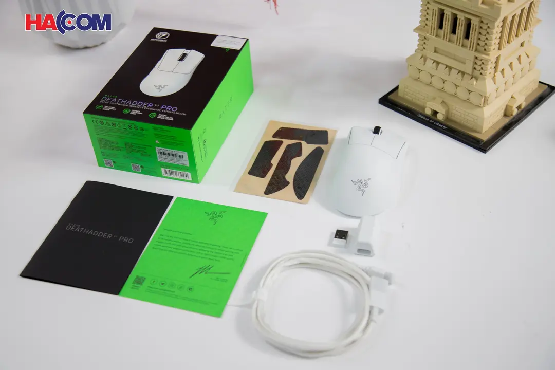 68798_chuot_game_khong_day_razer_deathadder_v3_pro_ergonomic_white_rz01_04630200_r3a1_002.JPG 5