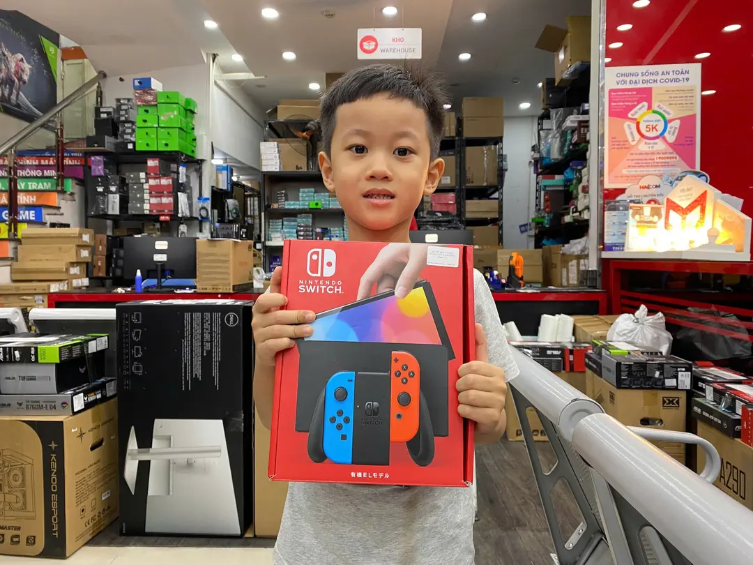 69258_may_choi_game_nintendo_switch_oled_red_and_blue_xanh_do_3_kh.jpg 21