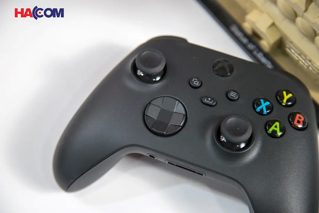 69477_tay_cam_choi_game_xbox_series_x_controller_carbon_black_mau_den_usb_adapter_khong_day_005.JPG 8