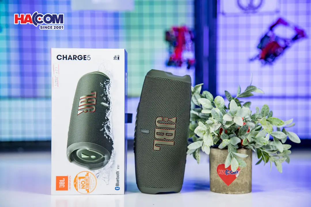 69684_loa_di_dong_jbl_charge_5_mau_xanh_la_cay_06.JPG 10