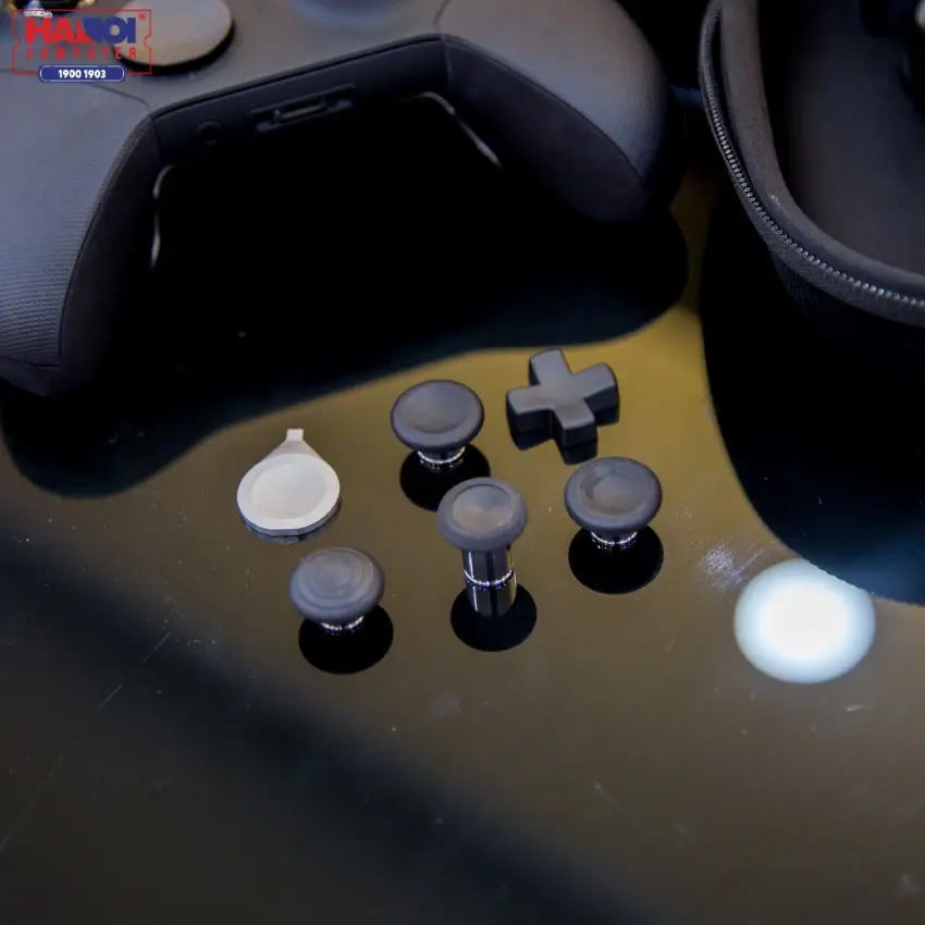 62305_tay_cam_choi_game_khong_day_microsoft_xbox_one_elite_series_2_black_08.jpg 11