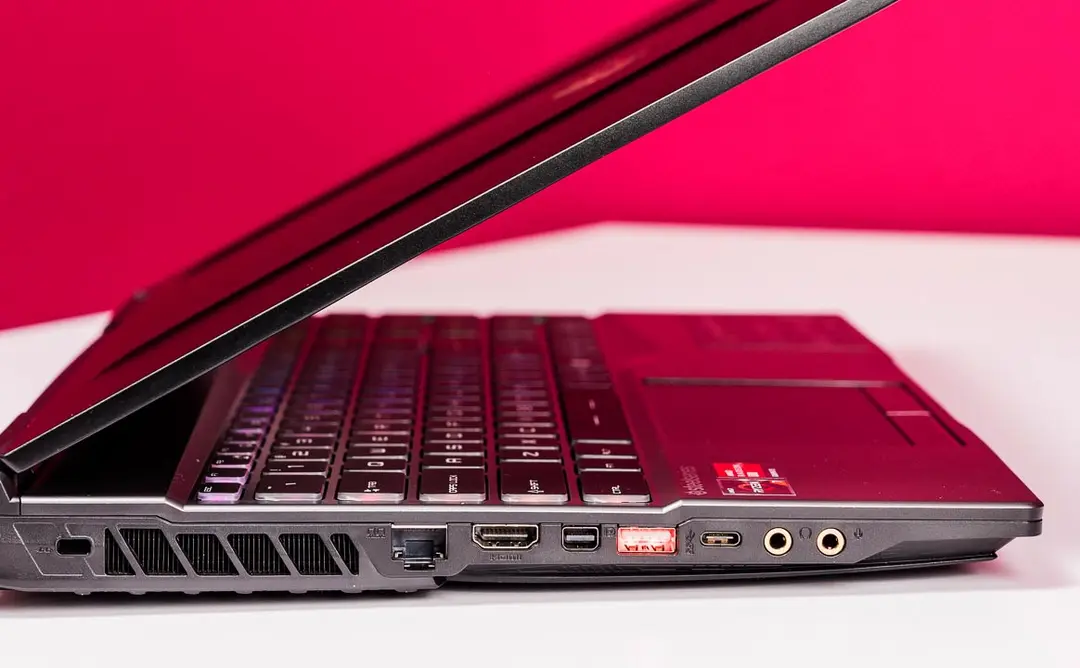 63588_laptop_msi_alpha_15_8.jpg 8