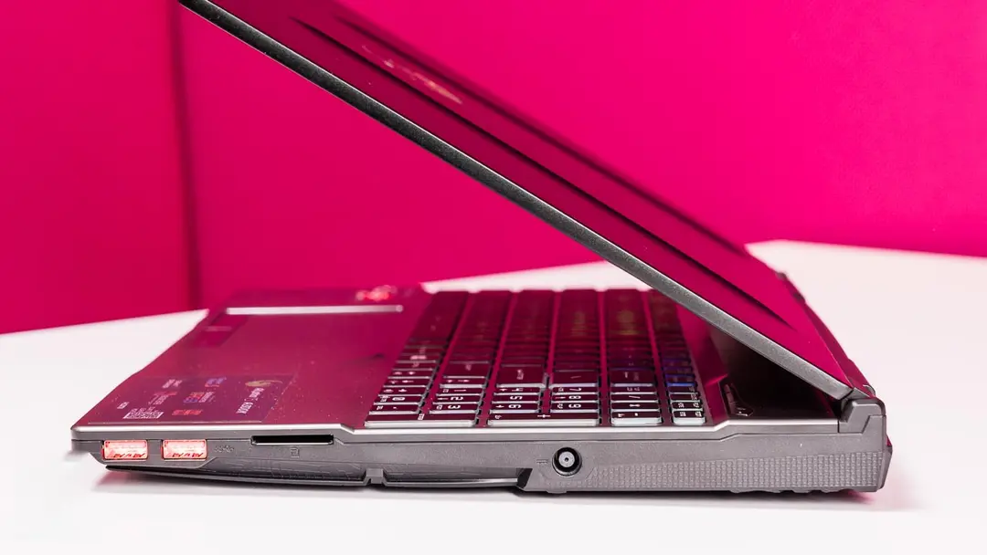 63588_laptop_msi_alpha_15_9.jpg 9