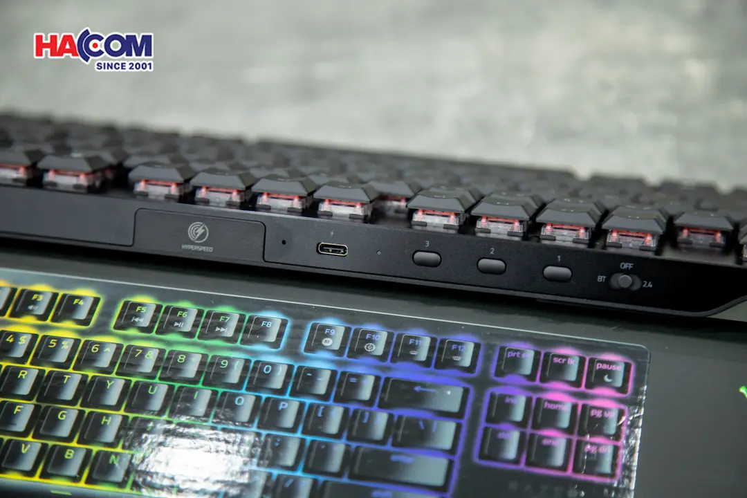 63911_ban_phim_razer_huntsman_v2_tenkeyless_optical_linear_red_sw_rz03_03940100_r3m1_05.JPG 7