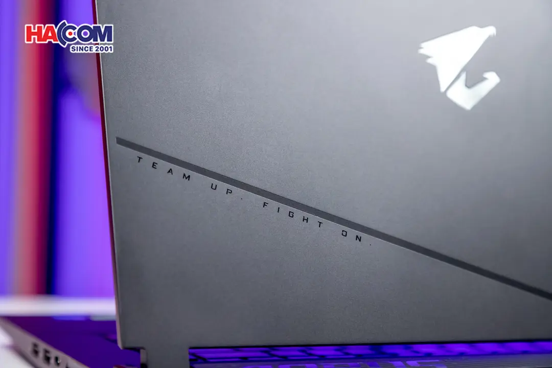 72995_laptop_gigabyte_gaming_aorus_15_9mf_e2vn583sh_016.JPG 22