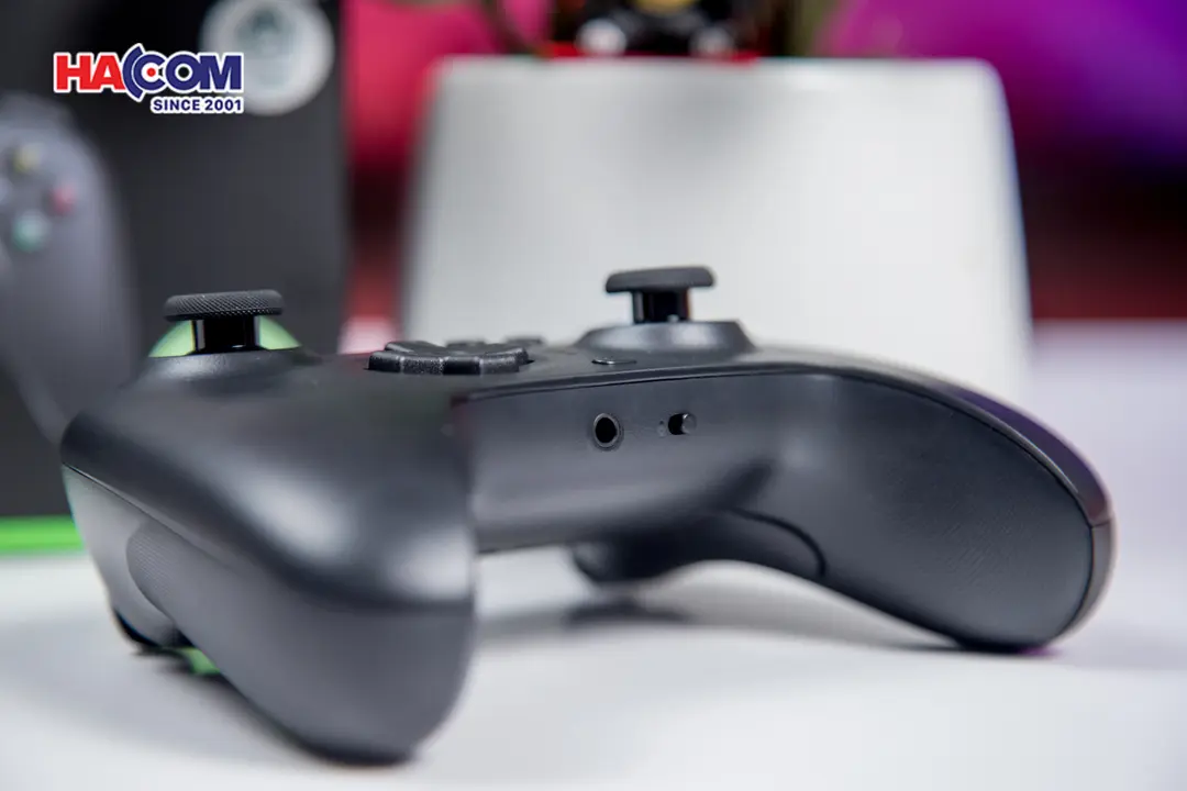86002_tay_cam_choi_game_8bitdo_ultimate_wired_controller_cho_xbox_windows_mau_den_hall_effect_joystick_05.JPG 6