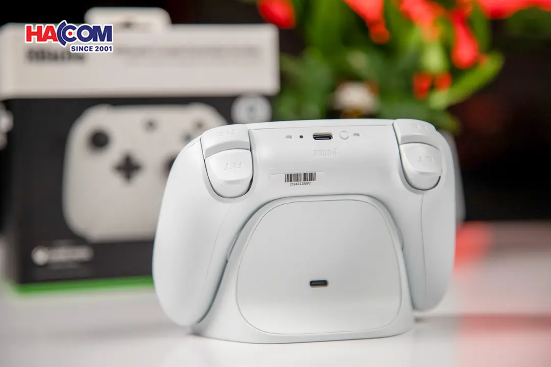 86157_tay_cam_choi_game_8bitdo_ultimate_3_mode_controller_for_xbox_kem_dock_sac_mau_trang_05.JPG 6