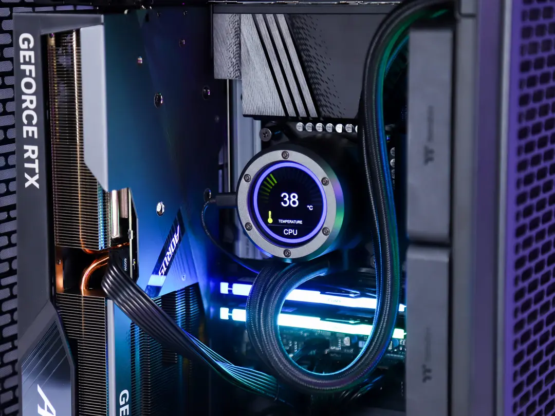82359_hacom_x_thermaltake_apollo_i11_i7_14700k_z790_32g_ram_rtx_4070_ti_1050wx__5_.jpg 7