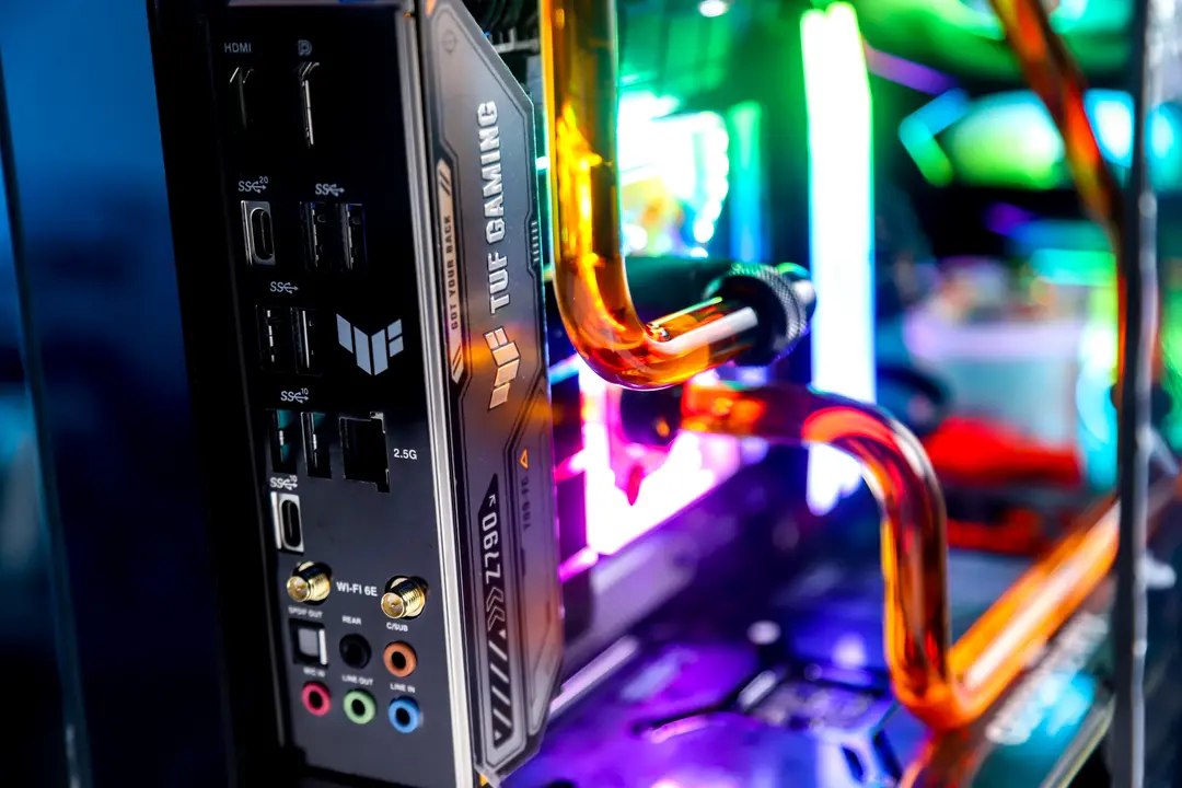 83037_hacom_apollo_i14_i7_14700k_z790_32g_ram_rtx_4070ti_super_1000wx__6_.jpg 7
