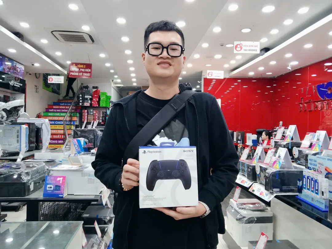 90163_tay_cam_choi_game_sony_ps5_dualsense_mau_den_kh_02.jpg 5
