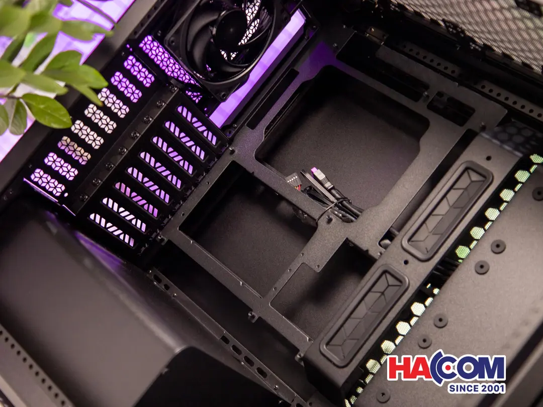 91418_cooler_master_masterframe_600_black__4_.jpg 8