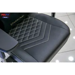 44963_ghe_gamer_noblechairs_hero_series_black_gold_ultimate_chair_germany_03.jpg 11