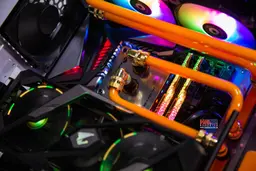 45129_modding_pc_lianli_pc_a550w_ht_35_luxury_royal_fire_10.jpg 9
