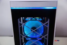 45129_modding_pc_lianli_pc_a550w_ht_35_luxury_royal_fire_4.jpg 3