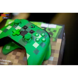 43260_tay_game_xbox_one_s_minecraft_creeper_03.jpg 6