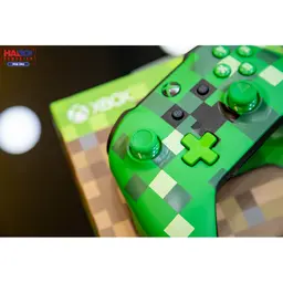 43260_tay_game_xbox_one_s_minecraft_creeper_04.jpg 7