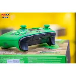 43260_tay_game_xbox_one_s_minecraft_creeper_06.jpg 9