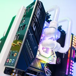 64293_ekwb_custom_watercooling_1__5_.jpg 5