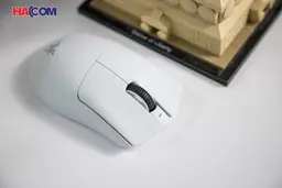 68798_chuot_game_khong_day_razer_deathadder_v3_pro_ergonomic_white_rz01_04630200_r3a1_005.JPG 8
