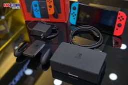 69258_may_choi_game_nintendo_switch_oled_red_and_blue_xanh_do_04.jpg 4