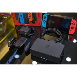 61006_may_choi_game_nintendo_switch_oled_red_and_blue_xanh_do_03.jpg 6