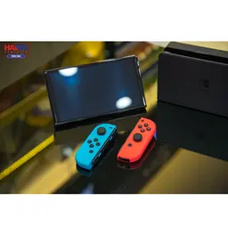 61006_may_choi_game_nintendo_switch_oled_red_and_blue_xanh_do_07.jpg 10